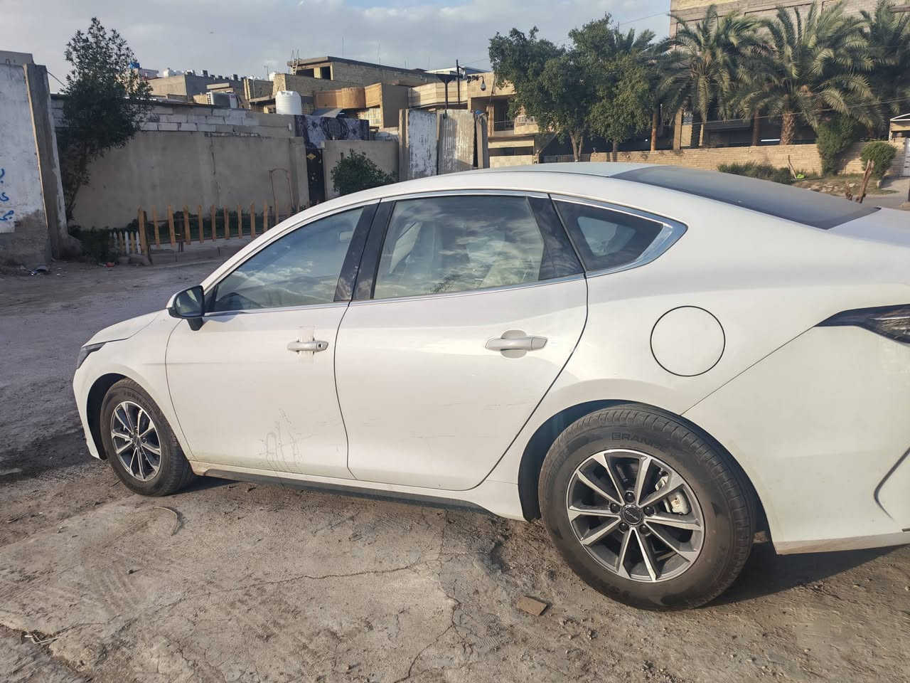 سلام عليكم دستروير زيرو ماشيه 2
رقم بغداد بسمي ضربته كلش خفيفه بس بارد بدون صبغ 
اي شي بالداخل مامضرر شخط مابيه 
ابيع عله هل حطه بدون صبغ رايديه ب١٨ 
***********
مكاني بغداد ساحة مضفر
