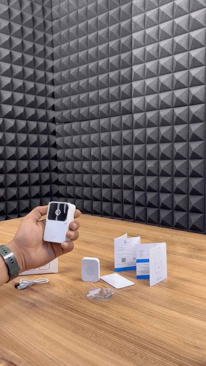 جرس باب ذكي

المميزات

كاميرا بدقة عالية (HD) مع زاوية رؤية واسعة

تواصل صوتي ثنائي الاتجاه: تحدث واسمع الزائر بوضوح من خلال المايك والسبيكر

رؤية ليلية: رؤية واضحة في الظلام لحماية منزلك 247

اتصال Wi-Fi يدعم 2.4GHz ويعمل مع تطبيق خاص على الهواتف (مذكور على الدليل)

بطارية طويلة العمر قابلة لإعادة الشحن عن طريق منفذ Type-C (كيبل مرفق)

تصوير تلقائي عند الضغط على الجرس وإرسال إشعار فوري إلى الهاتف

دعم التخزين السحابي لحفظ الصور والفيديوهات

جهاز تنبيه منفصل (Chime) يُصدر صوت جرس داخل المنزل – يعمل بدون أسلاك

طريقة الربط

تنزيل التطبيق من خلال الباركود الموجود في الكتالوج اسم التطبيق (Kement)

الضغط على خيار Add Device ومن ثم اختيار (Little Doorbell) وبعدها اختيار نوع (Z60)

الضغط المستمر على الجرس لمدة 8 ثوان وبعدها اختيار (Yes) ثم (Next)

كتابة اسم ورمز شبكة ال WiFi

سوف يظهر رمز QR Code يجب تقريب كاميرا الجرس امامه لحين ظهور عبارة (Signup Successful)

تم الربط

محتويات الصندوق

جرس الباب الذكي بالكاميرا

وحدة التنبيه الداخلية (Chime)

كيبل شحن Type-C

دليل الاستخدام الكامل

براغي تثبيت + شريط لاصق

ملاحظات

الجهاز لا يدعم شبكات Wi-Fi 5GHz

التطبيق الخاص بالجهاز متاح على App Store وGoogle Play

بلد المنشأ: الصين

يجب شحن البطارية بالكامل قبل الاستخدام الأول (يستغرق حوالي 10 ساعات للشحن الكامل) (لم يتم ذكر سعدة البطارية)

لم يتم ذِكر مدى الاتصال اللاسلكي بين القطعتين لا بالأمتار ولا بأي صيغة تقنية

لكن بما أن الجهاز يعمل عبر Wi-Fi 2.4GHz، فغالبًا مدى الاتصال يتراوح بين (10 إلى 15 متر داخل المنزل مع وجود جدران وقد يصل إلى 30 متر في الأماكن المفتوحة)

🔹 ملاحظة مهمة: المنتج غير متاح للشحن إلى إقليم كردستان، نعتذر من عملائنا الكرام ونشكر تفهمكم.

سعر 21000 الف 
التوصيل جميع المحافظات 5 الف بغداد 3 الف بغداد, العراق


**إذا كنت صاحب هذا الإعلان وتريد حذفه لأي سبب، رجاءا أرسل رسالة إلى الدعم الفني**