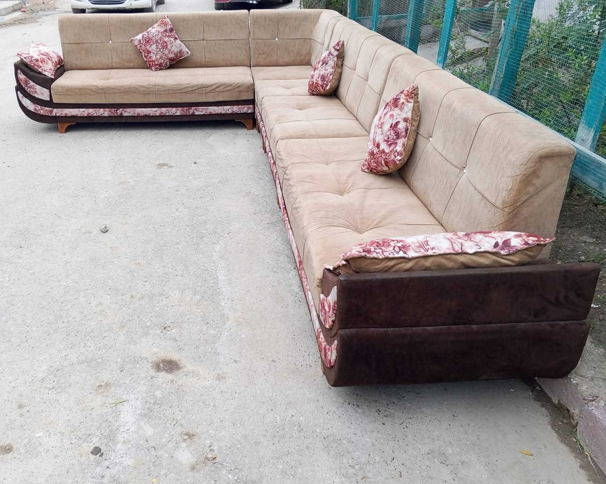 ⚜️  ديوان 10 مقاعد
⚜️  كلش نضيفه 

⚜️ المكان حصوه حي عداي

⚜️ للاسفسار الاتصال ***********
