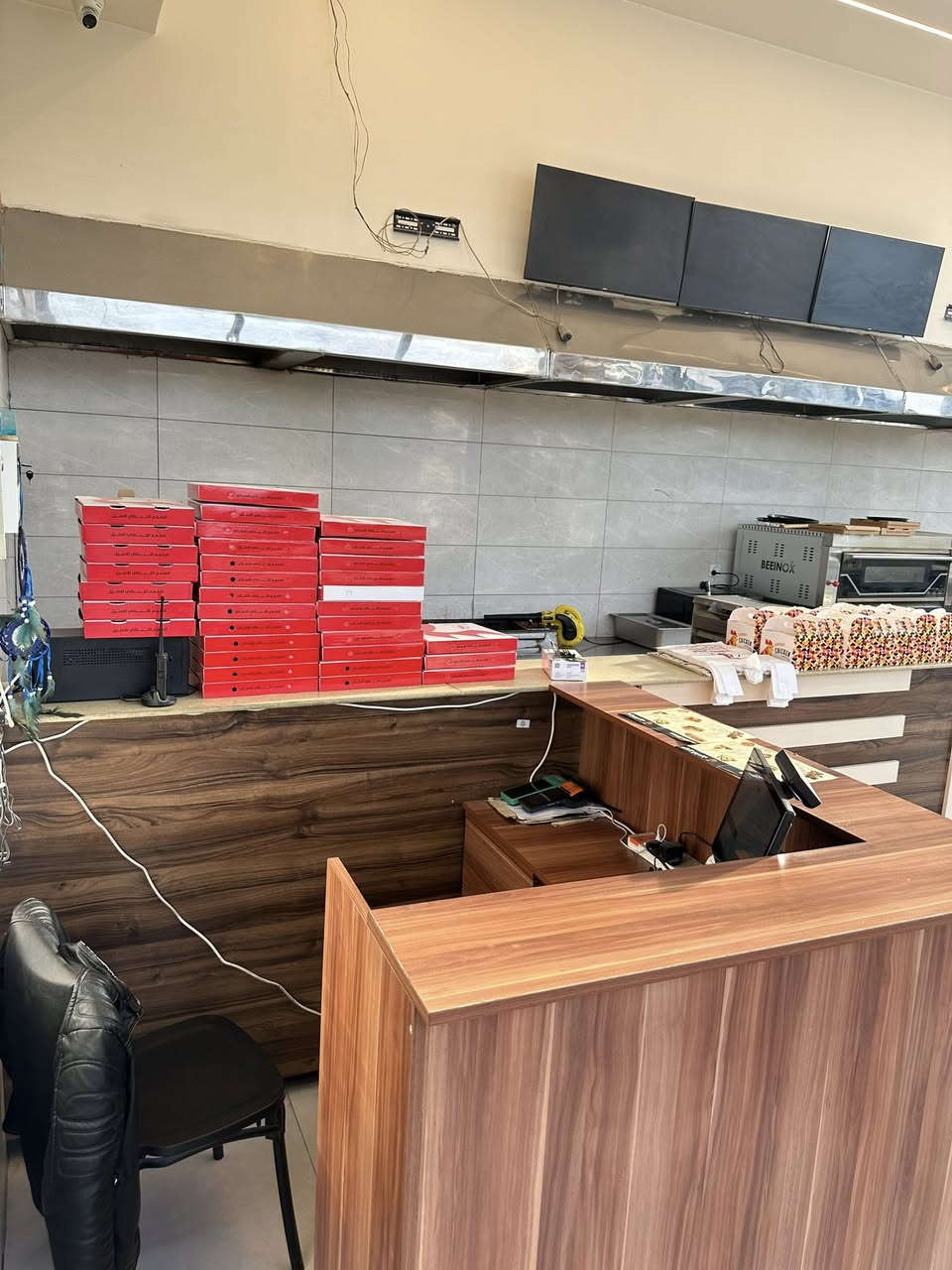 مكلف بالنشر
مطعم للبيع
 او للاستثمار ( الدخول في شراكة )
جاهز وكامل من كلشي
احهزة بكل انواعهه
سستم كامرات 
نظام حرائق سلم طوارئ 
تبريد مركزي 
كاشير كامل متكامل 
مصعد كهربائي 
توجد صالة عوائل + صالة خارجية كبيرة مفتوحة عالشارع العام تصلح كوفي 
طبعا من الممكن تغيير فكرة المشروع
موقع تجاري جدا راقي 
كربلاء >>  ركن فلكية الجمعية 
سبب البيع الدخول في وكالة غير ناجحة 
للاستفسار 
رقم صاحب المطعم 
‏‭0772 462 1513‬
