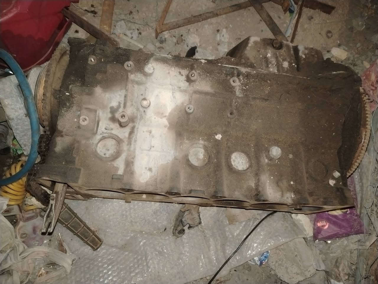 السلام عليكم عندي محرك بي ام 525 مسكر فانوس الكور مفطور السلندر نضيف والدكشنات مال 28 الكيجات مال 46. موديل 2001. مكاني بغداد     ***********
