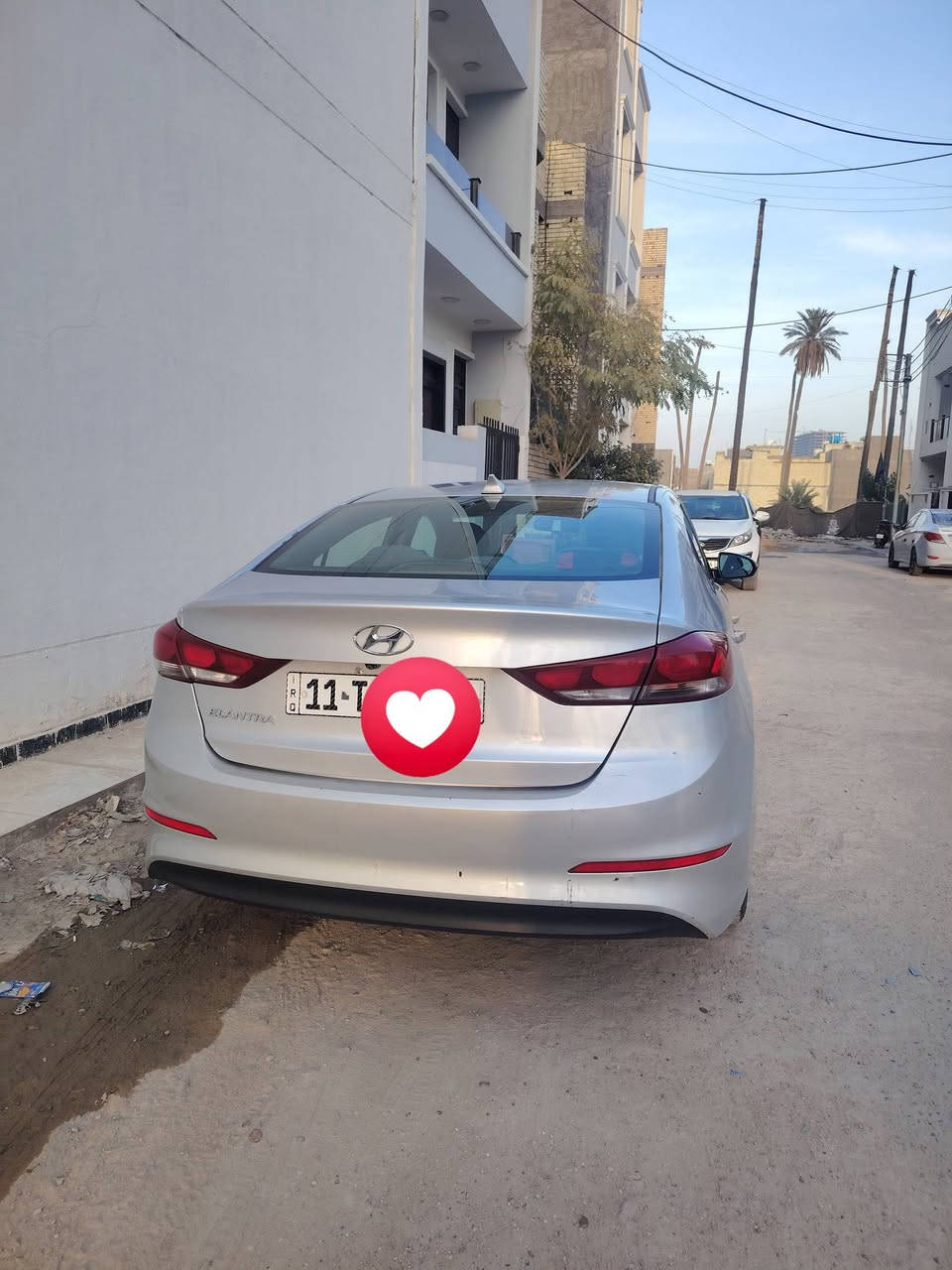 سلام عليكم
النترا 2017 للبيع
الحادث مرفق بالصور
سونار السيارة موجود   
رقمها بغداد الرقم الجديد
السيارة باسمي تحويل مباشر
مكينة 2000 دوش
مكينة وكير  وصدر السيارة جديد
تبريد شغال
السيارة نظيفة كلش و جاهزة من كلشي
السعر 131 وبيها مجال 
رقمي
*********** 
واتساب موجود
