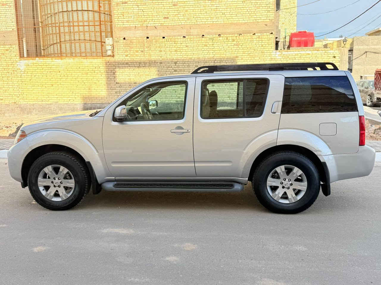 نيسان بافندر  2009  خليجي السعر 98  وبيها مجال رقم بصره مشروع وطني سنويه لل28 تحويل مباشر لاستفسار *********** مكاني كربلاء مواصفات دواخل بيجي 7 راكب تبريد خلفي فور ويل مثبت سرعه شاشه كامره محرك V6 سلندر 🚀 تبريد ❄️ تخم تاير جديد حداديه قبل 10 أيام شادها كله جديد السياره جاهزه اي نقص ما بيها السياره مكفوله من الضربه والتبديل بيها قطعتين صبغ اثر شخوط والباقي كفاله عامه (مكان السياره كربلاء )
