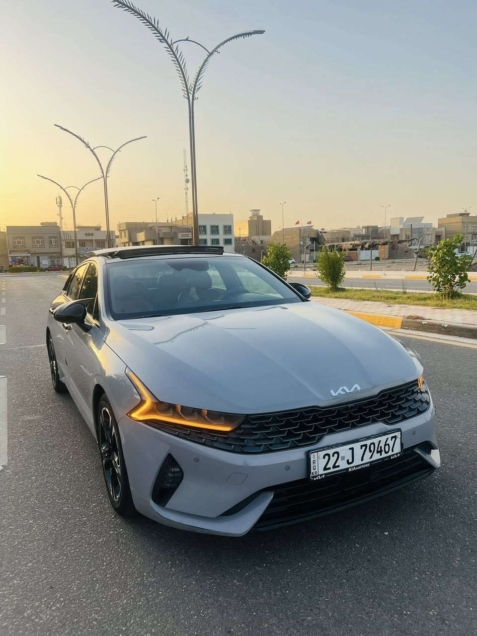 للبيع كيا K5 GT-Line موديل 2022
محرك 1600 تيربو (1.6T) 
ماشيه 57 الف 
كير أوتوماتيك 8 سرعات
لون اسمنتي / وارد امريكي

 فول مواصفات، استخدام شخصي ونظيفة جداً حادثها باب السائق فقط وبدون دواخل وبدون ايرباك 

المواصفات:
• تشغيل بصمة + تشغيل عن بعد
• دخول ذكي (Keyless)
• شاشة كبيرة + Apple CarPlay & Android Auto
• شاحن لاسلكي
• كاميرا خلفية + حساسات
• رادارات + مثبت سرعة ذكي
• Lane Assist + Blind Spot
• فتحـة سقف بانوراما
• قياده ذاتيه
• ستيرن تدفئة
• ترحيب بالسائق
• مقاعد GT-Line جلد/سبورت
• ستيرن رياضي
• إضاءة LED كاملة
• كشنات داخل باللون الاحمر 
• نقاط عمياء 
• USB + AUX + Bluetooth
• ريموت ستارت والتحكم بالمناخ
• وضعيات قيادة متعددة ( SMART / NORMAL / SPORT / CUSTOM )
 وباقي مواصفات الجي تي لاين معروفة

محرك وكير وشواصي وحداديه وتبريد كفاله عامه اي نقص مابيها شرط الفحص رقم اربيل تحويل مباشر وهزه جديده

السعر 180 وبيها مجال العنوان كربلاء
***********/////***********
