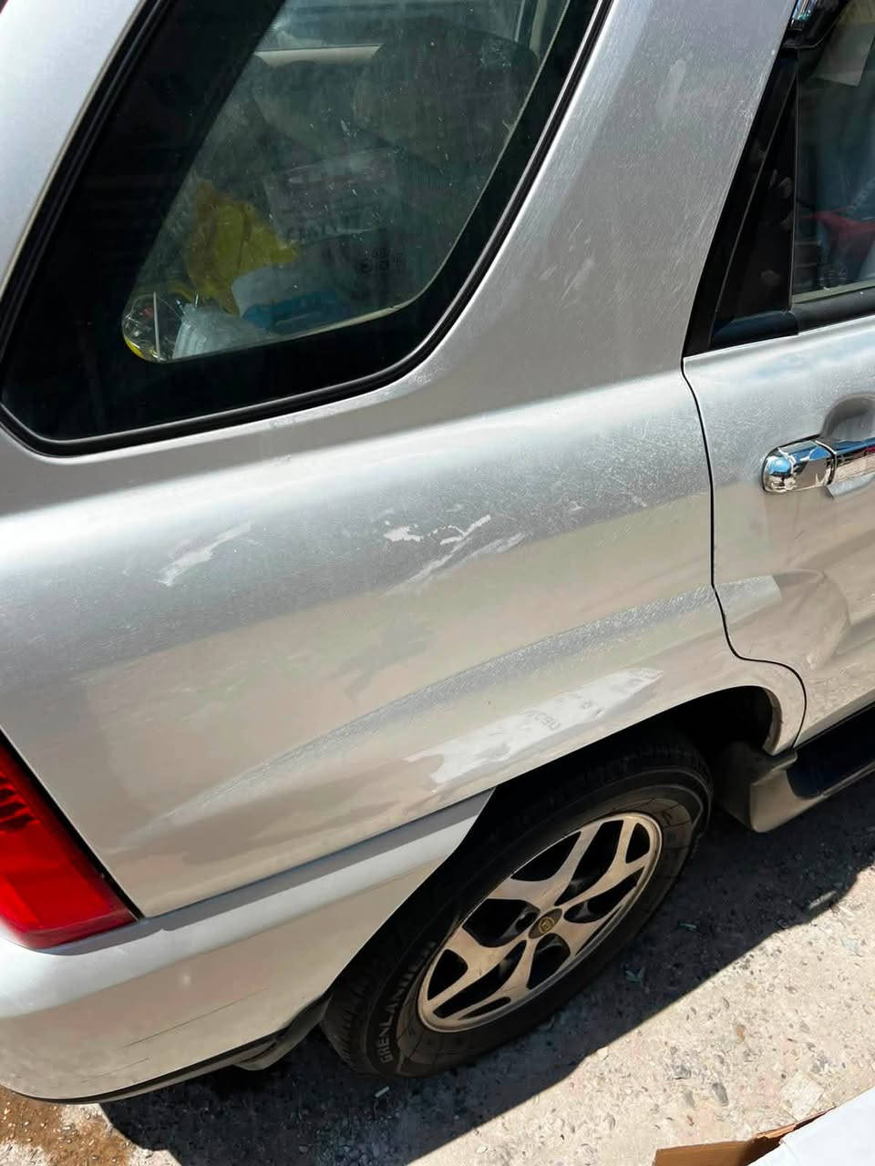 سبورتج خليجي 9 محرك  دوش رقم بغداد انكليزي جديد سنوية جديدة  محرك وكير مكفولات من تبخير وتنقيص 
كهربائيات مكفولات.تبريد تدفئة سنتر لوك.. 
تخم تايرات جديدة قبل يومين شديتهن جدد فيت بم جديد وادامة جديدات
مواصفاتها فتحة شاشة كار بلي 
بيها صبغ جهتين فقط اثر جراد بنيد و قمارة و جنطة كفالة
سعرها 95 وبيها مجال 
مكاني بغداد 
***********
.
