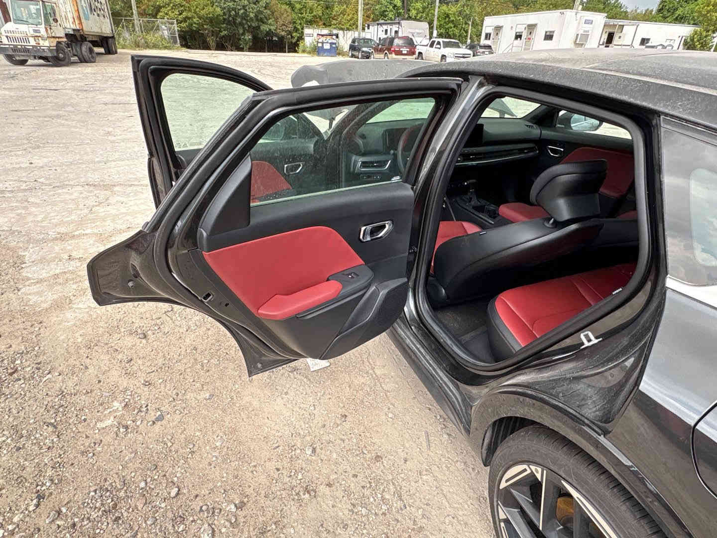 K4
جيتي لاين فولل اعلى فئه
سياره بنراما ع طول السياره 
ماشيه 5الف
بدون ايرباك وبدون دواخل
سياره شغاله وماشيه

حاليا بالحره السياره كلش حلوه
أو تريد داخلها كتاب الشهداء أو حره 
السعر119وبيه مجال 

الاستفسار ع هاذ رقم ***********
