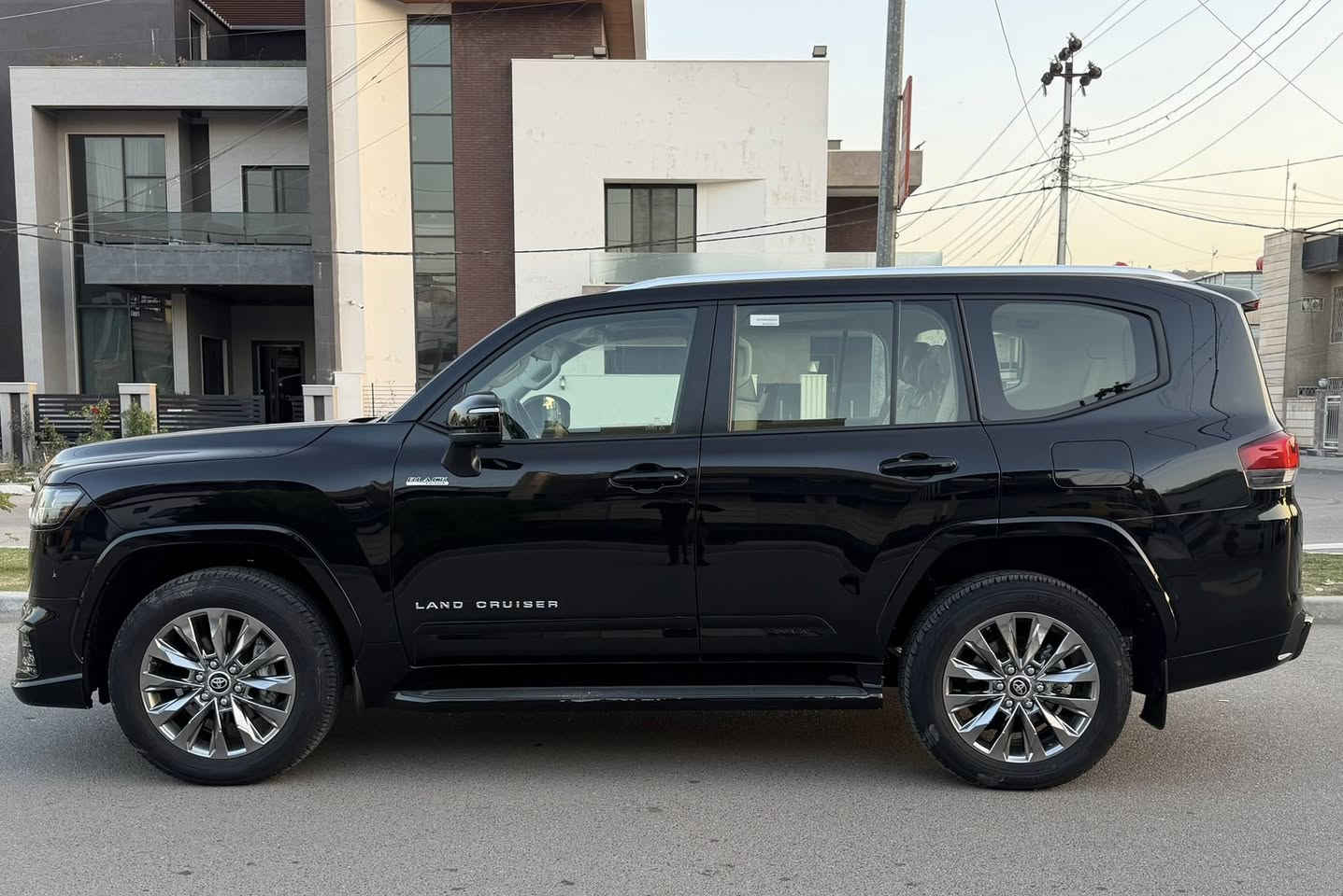 تويوتا لاندكروز 2025  (SAS)
GXR Black Edition Limited S

ضمان تويوتا العراق ( ساس )

فول مواصفات

كامرات محيطيه عدد 5

رقم بغداد باسمي

مكفوله كفاله عامه 

عداد المسافه9000KM

السعر 76000$

العنوان بغداد السيديه

الاتصال ***********
