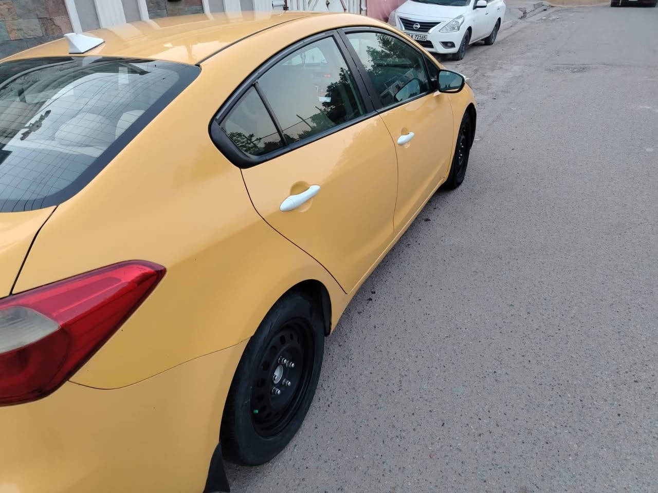 السلام عليكم كيا فورتي ٢٠١٦ رقم دولي  بغداد باسمي السياره وارد امريكي  حادثها  بس بنيد بدون لغود وصوره الحادث موجوده  سياره خير من الله  سياره جاهزه واكمله. كله شغال تبريد كهربائيات   السعر ١٠٥  مكاني بغداد الشعب  رقم الهاتف ***********
