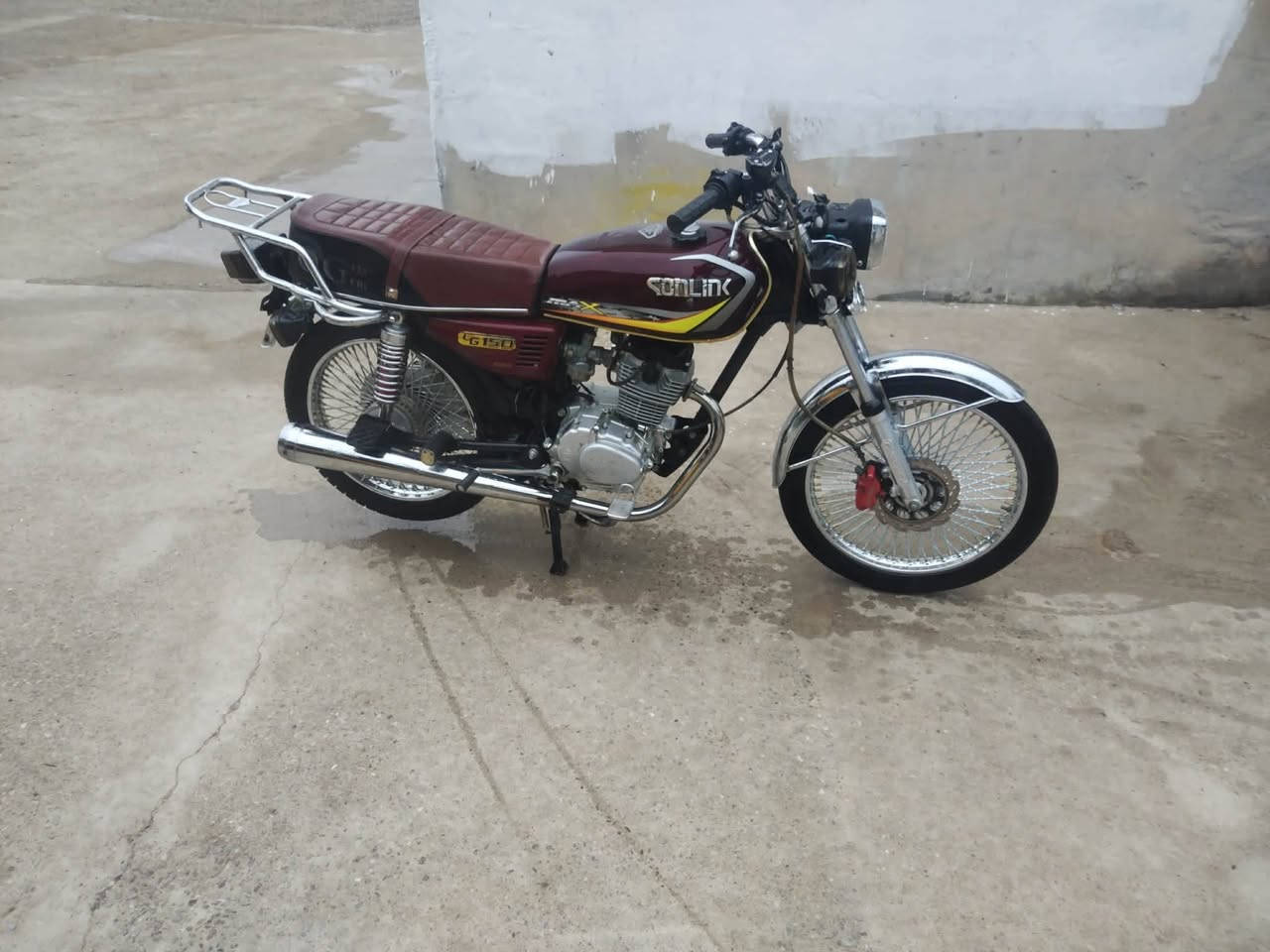 سلام عليكم دراجه سونيك موديل 2023محرك ما مفتوح شرط شلعه ومعدل فول شاشه موجوده بس مكان البراغي مكسور منفيس بي كهربايات شغاله تايرات جديد وياله جديد سعر 425بي مجال لشراي خاص مفتوح رقم ***********
