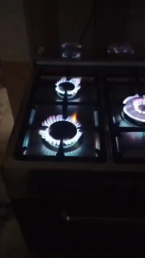 طباخ لجرمانية ايطالي اصلي للبيع نضييف جداً كامل ملحقاته سعر 290 مكاني الشعب  سريدات رقم الهاتف ***********
