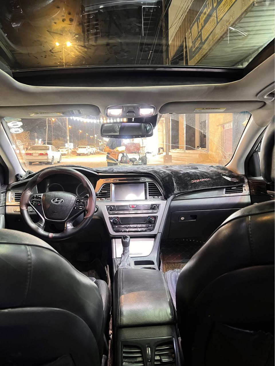 السلام عليكم 
للبيع سوناتا موديل 2016 فول لمتتد اعلى فئة بالسوناتا حادثها قطعتين موجود الصور بالمنشور 
وهنا بالعراق انصبغ الباب الخلفي فقط صبغ بدون حادث 
السعر 115وبيها مجال كلش بسيط 
مكان السياره بالنجف 
*********** Singapore
