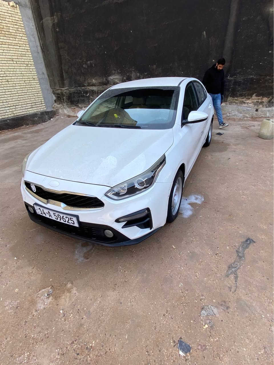 كيا سيراتو 2019
ماشيه 90الف حقيقي
1تحكم ستيرن
2تبريد خلفي
3كشنات جلد داخل بيجي
4لايت زنون 
ويلكب عدد 5 سبير ما نازل 
السياره بيها بابين بارد وشبر قبق الجنطه المقارن بيها حالوب خفيف ما يبين خفيف السياره جاهزه مابيها نقص 
السعر 137 وبيها مجال 
***********
مكينه 1600كير مكفولات من كلشي شرط وين ما تريد تفحص البصرة, العراق
