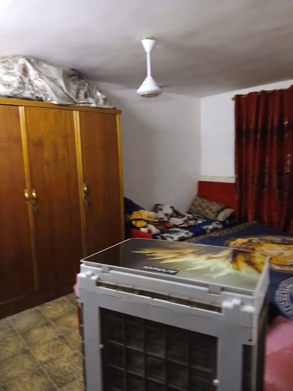 سلام عليكم 

بيت طابو مساحة 75 متر طابق ونص مجاري كاملة والبيت نظيف كما واضح بالصور
الشعب الديوان شارع 75 
بناء قديم طابوك مسلح مو عكادة ترميم حديث 

السعر 95 وبي مجال للشراي 
واجهة 6.5
نزال 12 
مساحة 75 
خدمات: طرمة استقبال مطبخ حولي حمام خارجي حمام داخلي غرفتين طابق ارضي وطابق اول 
*********** واتساب
