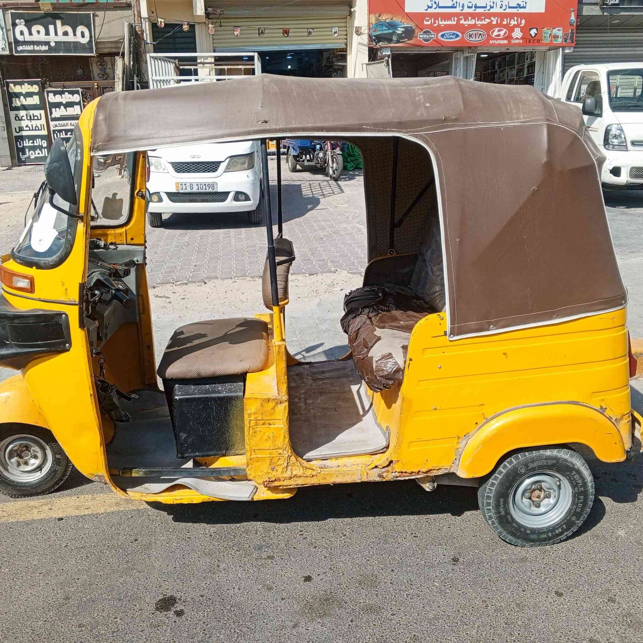 سلام عليكم تكتك للبيع موديل 18عليه مكينه باجاج 21 رقم بغداد سعر 4500 مكان حي اور الرقم ***********
