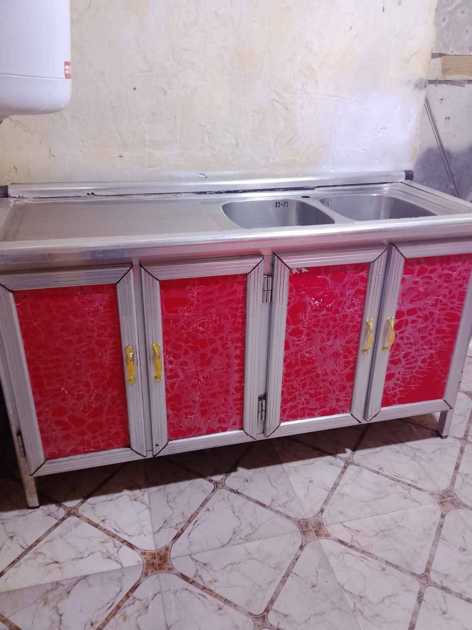 للبيع كاونتر 3 قطع نفخ مبطن متر ونص  وسنك متر ونص  نضيف  جداً سعر 260 العنوان بصره تاميم  للاستفسار *********** البصرة, العراق
