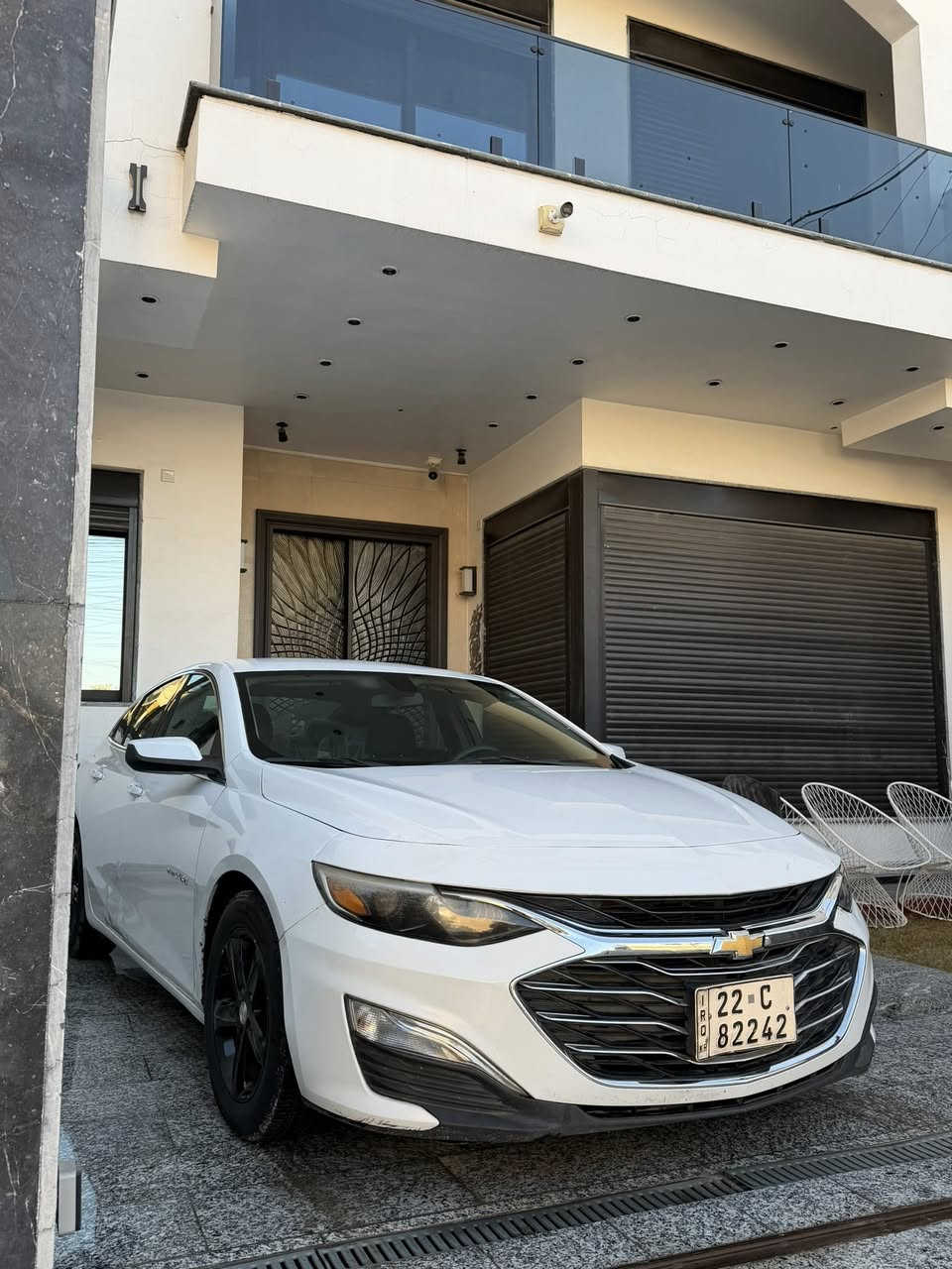 السلام عليكم شباب 
شيفروليت ماليبو ls موديل 2021 
لون ابيض 
رقم اربيل الجديد  شرط التحويل 
مواصفات السيارة
شاشة / كامرة / بصمة تشغيل وبصمة ابواب / تحكم ستيرن / جام اوتو / اوتو ستوب / حساس تاير / شاشة اعطال 
مواصفات عادية مال ماليبو 
حادث السيارة سرقة جاملغ امامي وبيها من امريكا جاملغ خلفي جهة السايق 
صور الحادث بالمنشور 
السيارة ماشية 45000mil وقابلة للزيادة 
بجم بلادي راديترات ومراوح كلة بلاديي  حادثها فقط السرقة انسة شي اسمة حماوة 

كاملة وجاهزة لاخر حباية مابيها نقص اي شي 
مكاني حي البنوك / شارع الكنيسة 

سعر السيارة 122 ورقة وبيها مجال كلش بسيط 
***********
