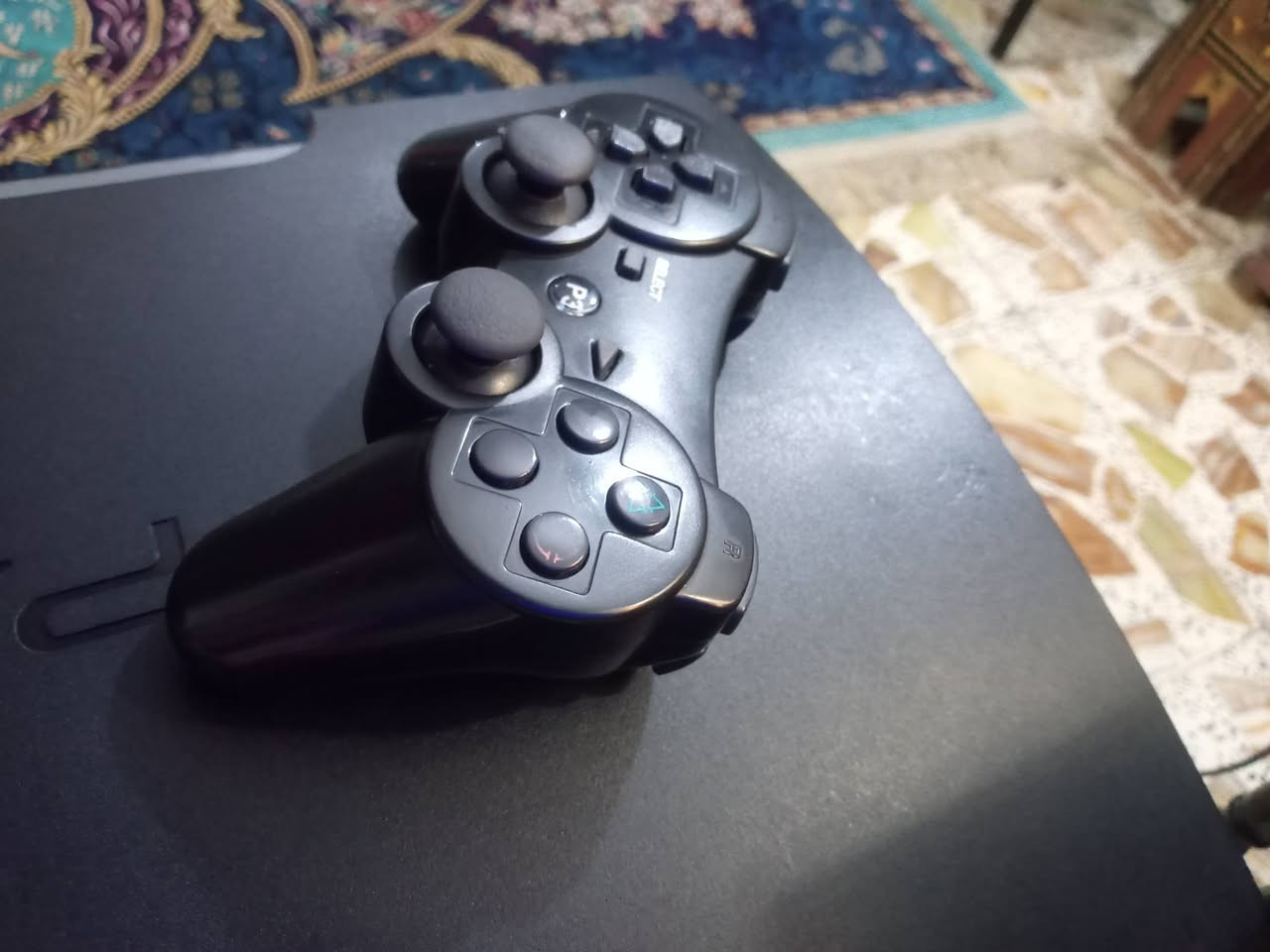 سلام عليكم ورحمه الله 
عندي بلي ستيشن 3 سلم مهكر
نظافة 99 % شوفت عينك 
بي 7 اللعاب قويه وتكدر تنزل بعد 
سعر اللعبه الف ونص 
وجان بي فيفا 2025 نزلتها ب10 بس مسحتها لان احنا من جماعة البيس
اغلب اللعاب باللغة العربيه 
تعليقات الطوبه
و مدل اوف هونر 
وغيرهن كله لغة عربيه

ملحقاته
يدات اصلي 2 
كيبل HD الاصلي 
شاحن يدات الاصلي
وكيبل التشغيل 
مابي اي كلج بأي لعبه وجاهز للعب
( بالنسبة الكلج الي يجي بلعبة اله الحرب الجزء الثالث {R1} هذا الكلج يجي بكل أجهزة البلي وما اله علاقة اليده بس اني 
🟥🟥ما عندي هذا الكلج سويته 🟥🟥
🟥🟥 انتبه ما عندي هذا الكلج (R1)🟥🟥

جهاز جاهز لللعب سعره قفل 130 قفل قفل 
او مراوس بدراجه بسيطه حتى لو ما بيها اوراق وتعبانه كشر  اهم شي مكينه 
مكاني بغداد المشتل 
وعندي توصيل للمناطق القريبه عليه 
***********
