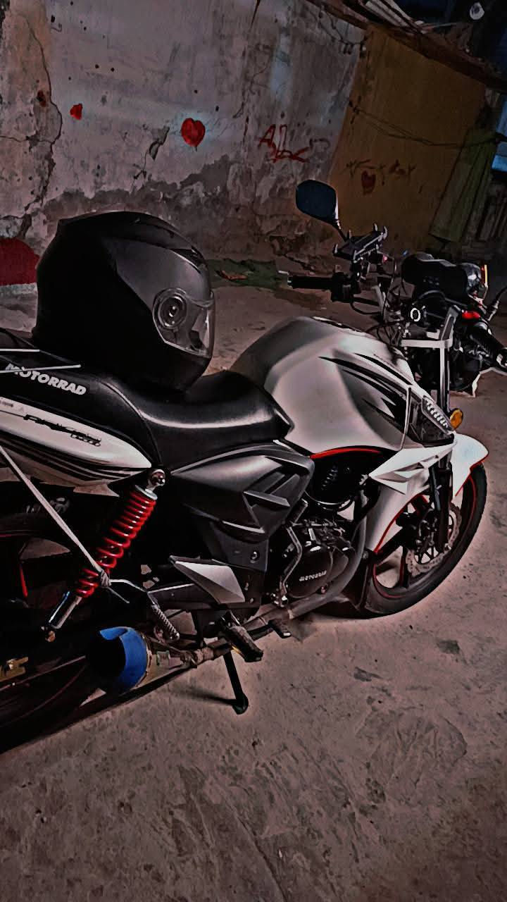 سلام عليكم دراجه موتور أي شركة دايوان مشتغل بيها دليفري الدراجه تخبل ومريحه طسه ماكو هزه ماكو اوراق كامله اصوليه تترقم مكفوله الدراجه ولفابلون ودوشمه للجماليه موديل 2023 سعر مليون و 450 عنواني بغداد مدينه ***********
