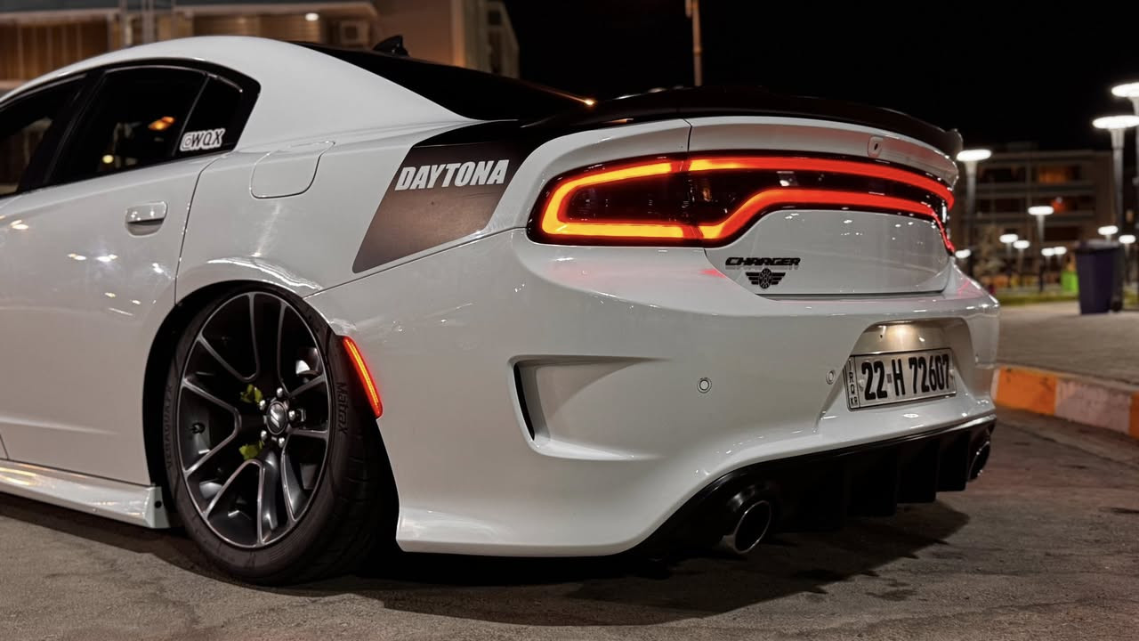 دوج جارجر دايتونا هيمي
الموديل ؛ 2021 وارد كندي 
العداد : 50؟الف mi
المحرك :هيمي 8سلندر 5700
اللون : ابيض ناصع ...
السيارة جديدة كفاله عامه 
ماعده بارده بجاملغ الايسر 
* كير محرك مكفول على بلاد الشركة . كله بشرط 
* ⁠الاظافات :
اكزوز موبر اسود بلادي نغمه رهيبة 
 • دركه RPM فورجد امريكيه (800$)
• جكات s2 plus (1700$)
• ⁠.........
• ⁠المواصفات: 
* القماره اسود بلادي
* كشنات كنتارة
* ⁠دشبول جلد خياط 
* سستم صوت الباين
* شوته موبر زركة مفتوحة بلادي
* تراي السيارة مخيف من ناحية السرعه والنعومة 
* تبريد بلادي 
* امكانية التحكم بوضعيات المقود كهربائي.
* ويل كروم قياس 20 أنج 
* ⁠طخم تاير جديد 
* مقاعد رياضية كنتاره ختم دايتونا
* ذاكرة لحفظ وضعيات الجلوس (ميموري). 
* المقاعد الأمامية تبريد وتدفئة
* المقاعد الخلفية تدفئة 
* شاشة كبيرة قياس 8.4 أنج اوپشنات SRT كاملة 
* تدفئة ستيرن . 
* تشغيل عن بعد 
* داخل لون مميز رصاصي مشطب يجي بالدايتونا فقط وبعض الاصدارات من شركة دودج
* كير شفتر بالستيرن .
* ⁠تحكم استيرن جهتين 
* ⁠دخول ذكي بدون مفتاح 
* تحكم ستيرن كهرباء 
* ⁠...........
مكان السياره :: البصره
السعر : 298$ بيها مجال بيع او مراوس
0783 594 9495
