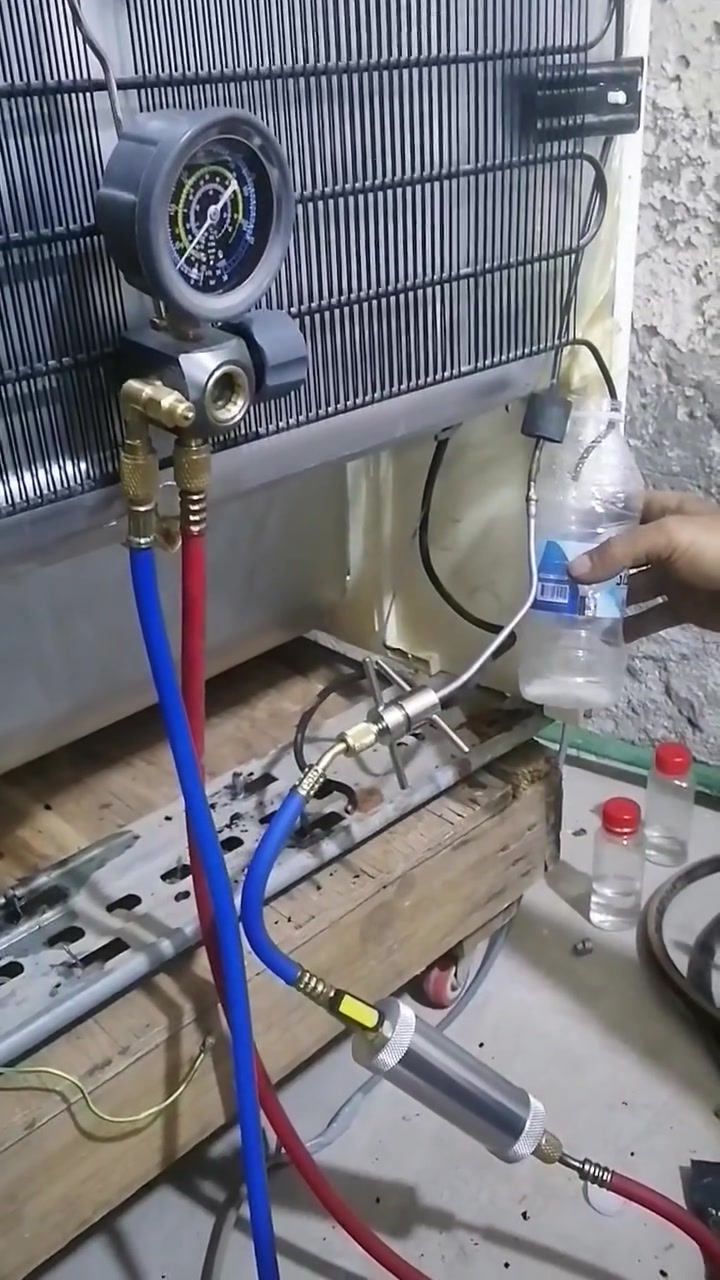 تنضيف الشبكه الخارجيه للثلاجه
والفريز في غاز 141 وتاوزن 

عمليه تنضيف كامله قبل تبديل الماطور 

ورشة الرضا صيانة وتصليح الثلاجات والمجمدات والسبالت النجف الاشرف حي الغري يتوفر لدينا صيانة موقعيه ابو حسين 

***********
