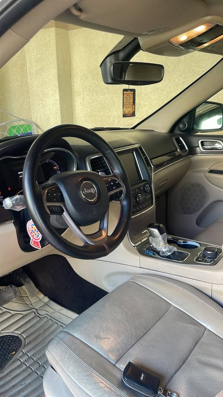 السلام عليكم
جيب 2018 خليجي بلاص
مكفوله فقط ( بارد قليل بالجاملغ الايمن ) 
ماشيه 130 الف كيلو فقط
رقم بغداد 
تحويل مباشر
السعر 285 ورقه ( وبيها مجال قليل ) 
مكان / الضلوعية - صلاح الدين
الرقم / ***********
