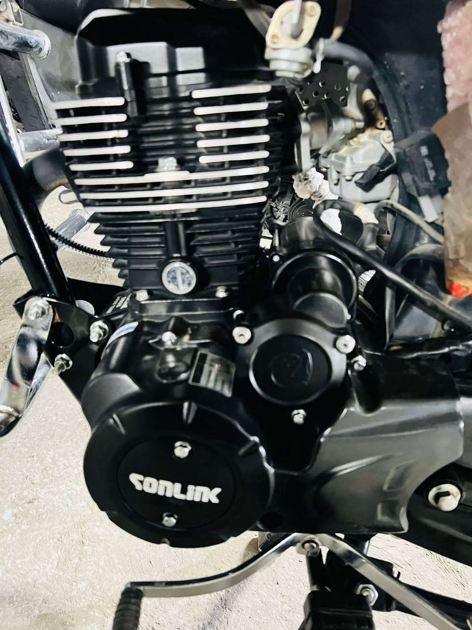 السلام عليكم 
دراجه ايراني للبيع  موديل (2025) شهر 10

دراجه علا وضع الشركة بعده نايلون شركه 
لاستيك التار بعده بي 
 تجي تأخذ الي بالصوره 
مكينه 200c الون الاسود مرغوب 
سولنك درجه اولى حفر 
بصمات 2+سوجات 2
                             ((السعر 970بيها مجال للشراي ))
اوراق الدراجه كامله 
مكاني بغداد فلكه حي النصر 

 للتواصل ه‍‏***********‏
