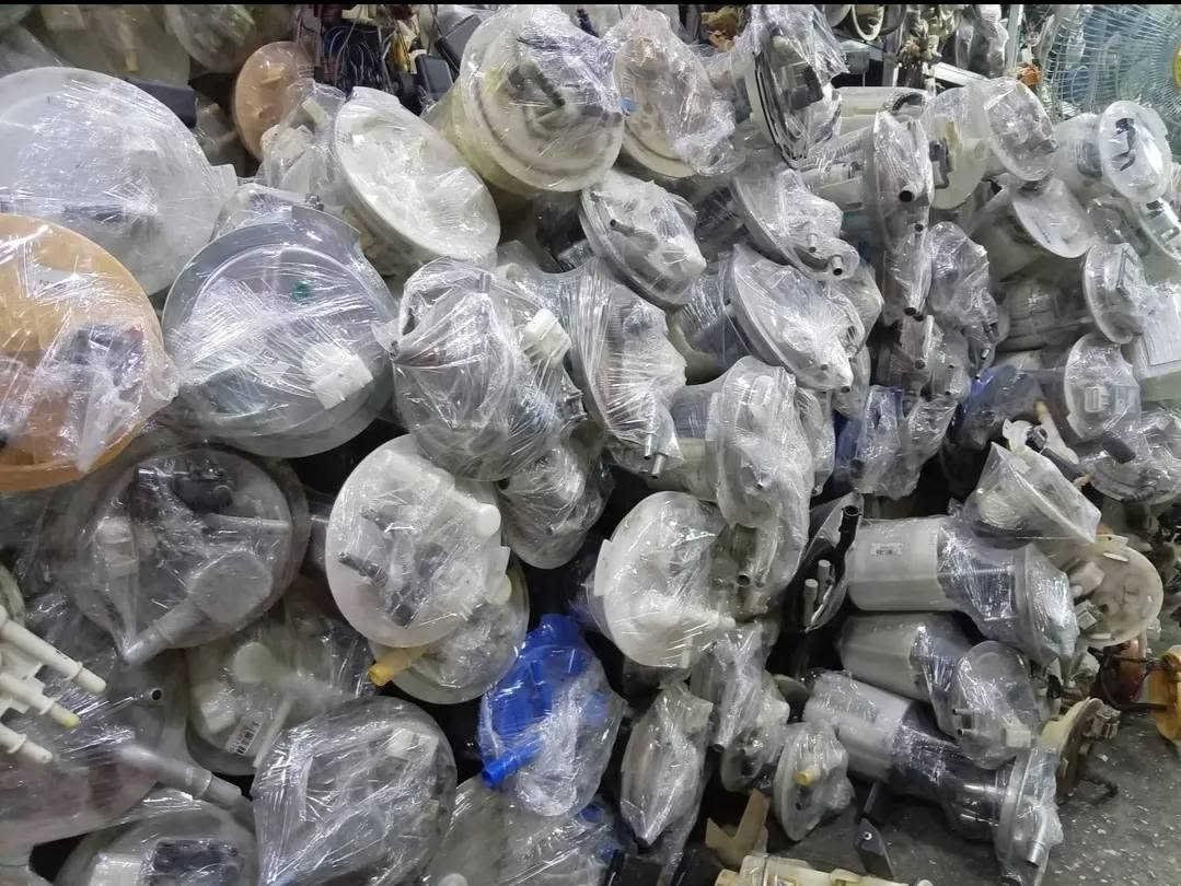 متوفر عبوه بانزين فيتارا كصه حاويه ياباني 
السعر 120  الف 
للتواصل واتساب  ***********
