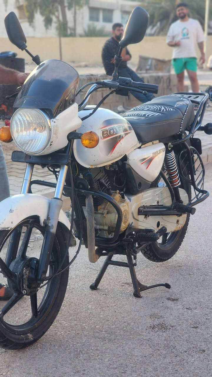 للبيع او مراوس 
عندي هالبوكسر عوزها شويه ترتيبات خارجيه 
مديل ١٨ اصولي واوراق جديده 
كهربائيات كلها شغاله 
مجفته بدون شرك بس بوش وبستم 
واضمنها الك من التنقيص والتبخير والفحص للصبح 
*********** خابرني او تراسلني ونطيك التفاصيل والسعر
