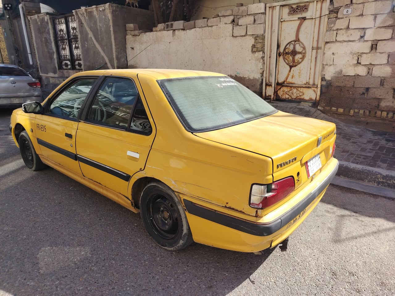 السلام عليكم اخوان اقره المنشور قبل لاتتصل هاذ الرقم ***********
سياره بيجو بارص مديل 2015 السياره كما موضح بلصور تبريد شغال وثلج الصيف الفات سويته كمبريسر جديد تجي وشوف بعينك السياره البدي شوف شوف العين كير جديد مكينه فرنسي بس يرادلها طابوكه السياره تجي وتشوفها عليها هيئه وغرامات يطيحن من سعر السياره شغاله من طول لطول االله يكفيكم الشر امس طلع لبستم من صفحه يعني يحتاج طابوكه فرنسي وااسياره كلشي شغال بيها كير تبريد تدفئه حداديه جديده درايم شفتات تخم تاير باتري دينمو سلف تبريد تدفئه كلشي شغال  سنويه منتهيه ب2020 موجود واتساب *********** السعر 18
