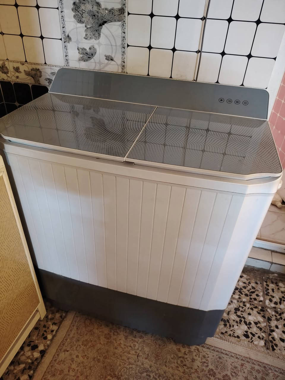 السلام عليكم غراض بيت للبيع
قيم وخذ مستعجل عل بيع سبب السفر غراض نضيفه ***********
