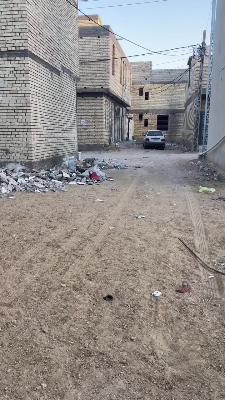 منزل للبيع بمساحة 100م²
الموقع: البوبيات عمود 31 – الودي، بداية الشارع قبل مدرسة الغزالي.

بيت جديد (غير مسكون) مثل ما موضح بالفيديو.
الطابو: زراعي – عقد 25.

المنطقة هادئة وآمنة جداً، مناسبة للسكن العائلي.
وكذلك خيار ممتاز لمن يريده للزيارات، يبعد حوالي 5 دقائق بالسيارة عن قطع البوبيات. من صاحب البيت رسمي الك 

السعر: بخدمة الشراي.
للاستفسار الاتصال على الرقم:
📞 ***********
