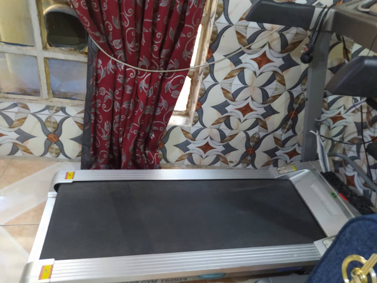 السلام عليكم عندي جهاز ركض مستعمل شي بسيط سعره 350 قفل الي شراي يتصل ***********
