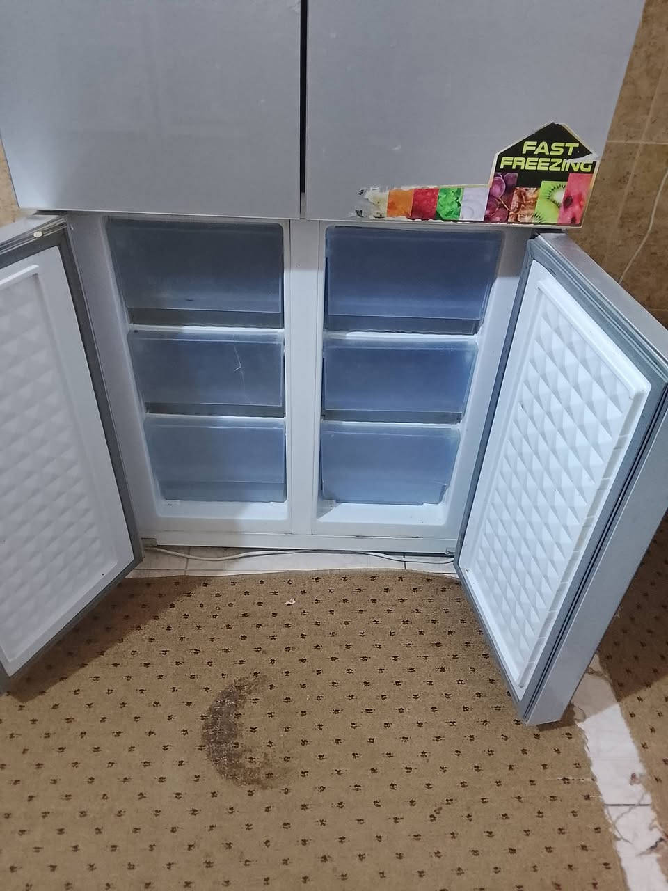 السلام عليكم ثلاجه معروضه للبيع جديده ما صارلها اقل السنه من مفتوحه من وكف موطوره شغاله ولفريز ثلج جديده ونضيفه 
الاستفسار راسلني عل واتساب ***********
@الجميع
#للبيع
