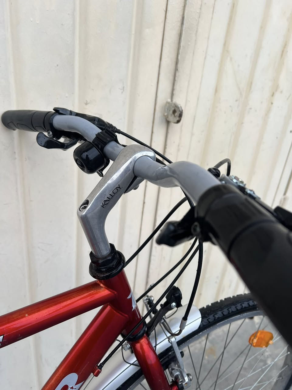 پاسکیل  RACER
حجم ٢٨
مارکە سویسری 
بالەی ئەوروپی 
٨-٣ کێڕەکانی
سیتم shimano 
جملخەکانی پلاستیکە
لیرە بەکار نهاتوە 
فریم ٥٨
جسم ئاسنە 
پاسکیلی رێگای دوورە
ناونیشانمان /کلار -رزگاری  بەرابەرشارەوانی
ژ.م ***********
