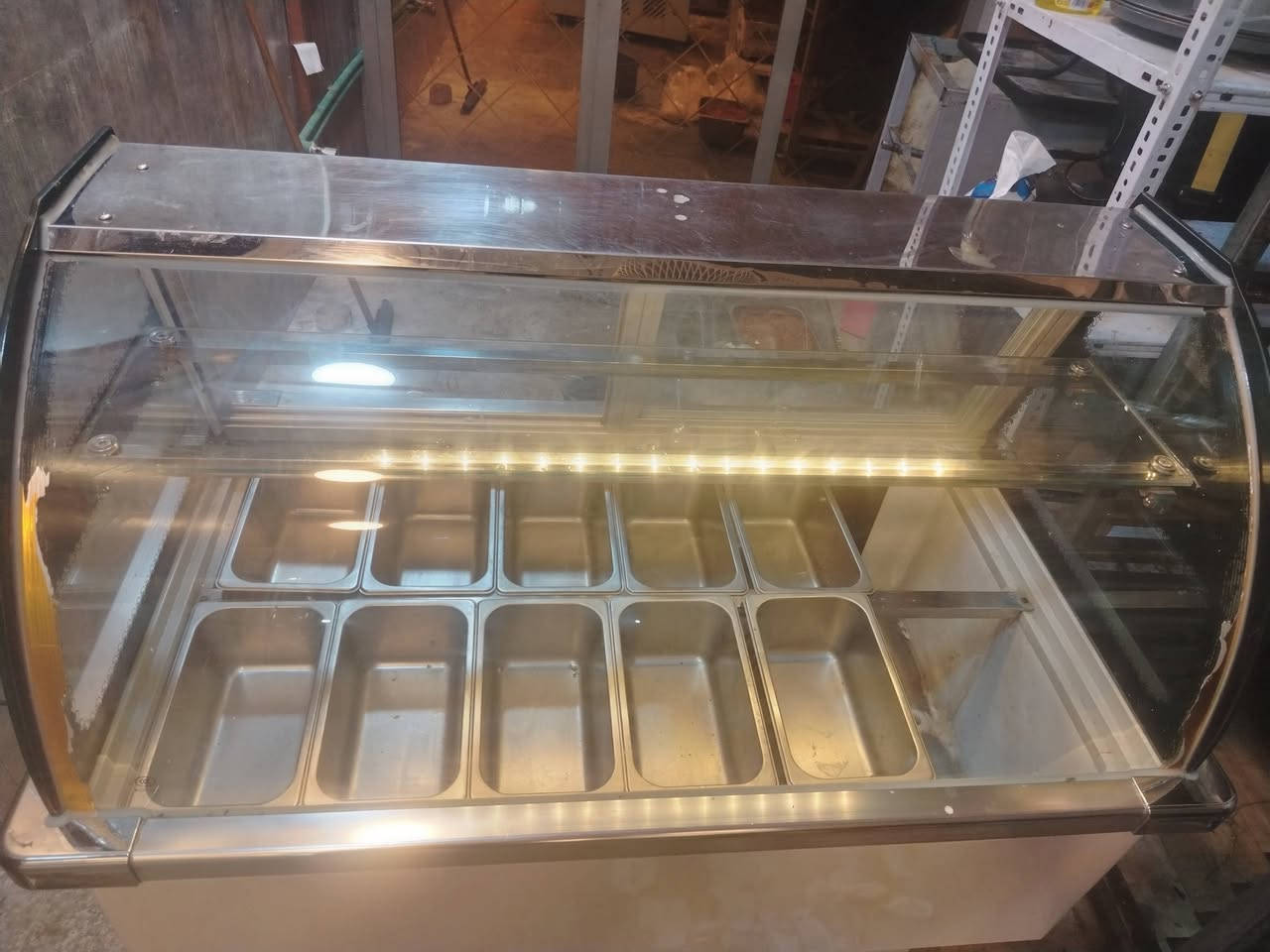 عارضة مقبلات ١٢ بلانك استعمال قليل تجميد فول ب٤٠٠ رايدهة مكاني اعلام ***********
