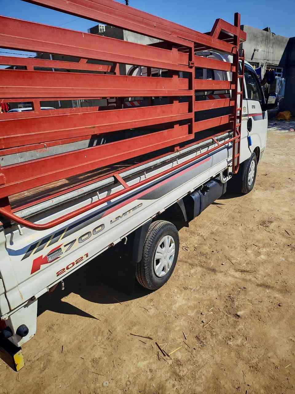 سلام عليكم للبيع كيا حمل مديل 2017 سياره بسمي  مكفوله كفاله عامه مكفوله من ضربه وصبغ وبارد كير ومكينه وشاصي وكهربائيات كله شغاله وصدر  واكسن تبريد وتدفئه شغال تخم تاير جديد دوشمه جديده الاستفسار على رقم ***********   مكان سياره واسط شحيميه قريه اربعه  سياره بدون محجر
