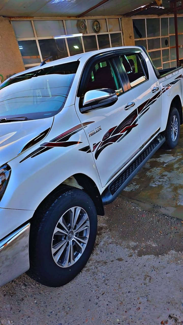 سلام عليكم للبيع هايلوكس 
 فورويل 2022 اوتوماتيك 4X4 سعودي بانزين 
فووول مواصفات.           السعر 310 بيه مجال 
مكفوله من كل نواحي 
سياره سعودي سيده نهرو
تبريد قطعتين +بيانو لمس
شاشه كبيره  + كامره
مانع انزلاق.   ماشيه 62 حقيقي 
رقم دولي سنويه مجدده 2027 بأسمي مشروع وطني
جاهزه من كلشي مابيها اي نواقص
تبريد ثلج ❄️ تدفئه شغاله
حداديه وصدر بالباكيت
جاهزه من كلشي مال جناي
مكان السياره صلاح الدين دجيل 
استفسار اتصال ***********
