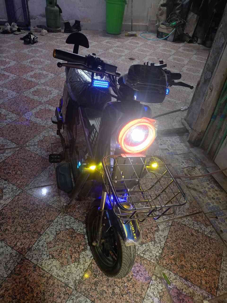 دراجة R9 نظيفة وجديدة ومع كامل الملحقات اي نقص ما بيها 5 بطاريات موديل 2026 كل شي نظافة فول سعر 600 وبيها مجال الدراجة خير من الله 
للتواصل ***********
