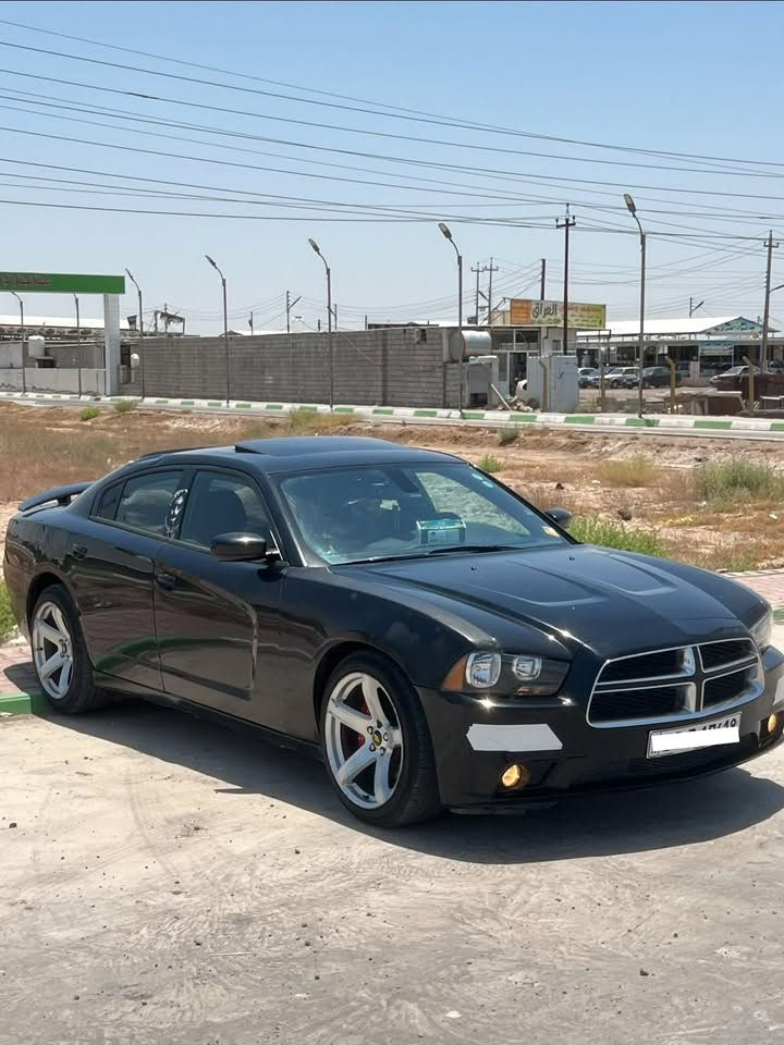 مرحبا دوج تشارجر للبيع RT MAX هيمي أعلى مواصفات فتحه و رادارات و خزن ميموري تبريد كشانه و تدفئه و كلاصات كذلك وستيرن 
بدون كصه تبريد وجاهز للأخير بيها ارقام وسنويه مرتبات ومطابقات مكان السياره ديالى السعر ٧٠ و السياره نضيفه كلش ومابيها نقص 
***********
