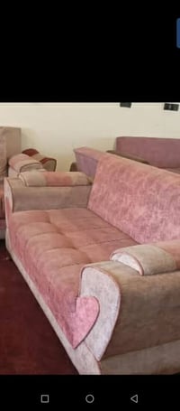 ديوان ضخم • ١٠ مقاعد • نظيف