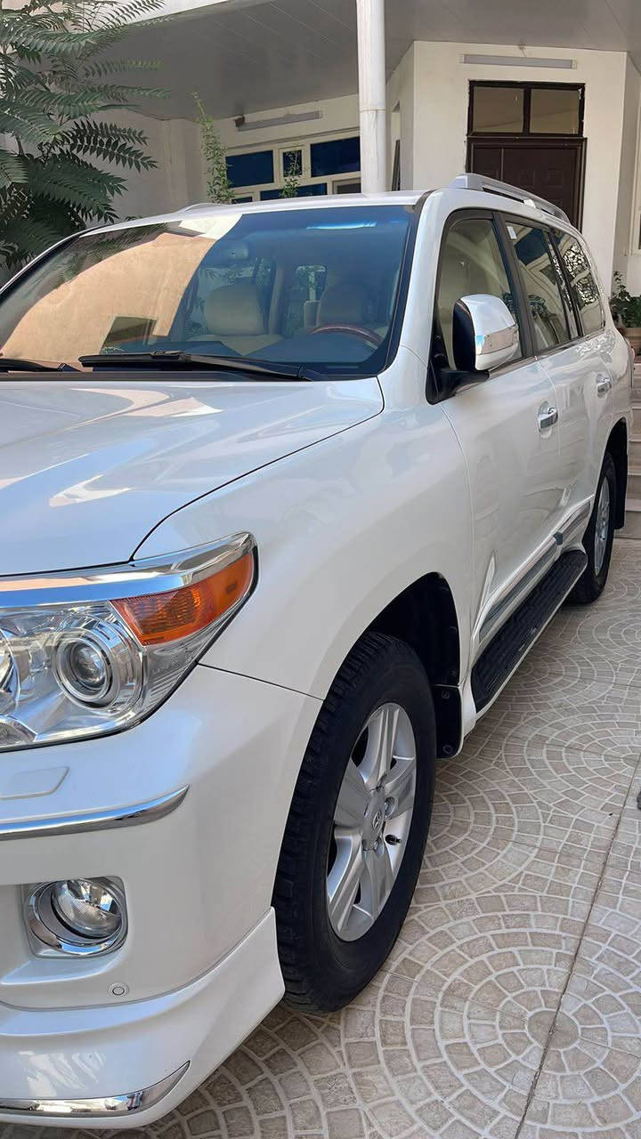 تويتا لاندكروز موديل ٢٠١٤ بريم بي سبوغ ١١٢ هةزاري عةقيقي رؤيشتوة ٤تاي دنلوپي شريكةي لةسةرة سيرفسي كاملي شريكةي بؤ كراوة سةنةوي هةزةي تاكو ٢٠٣٠ نوي كراوةتةوة هةموو شتكيي لةسةر دةقي شةريكةي ماوةتةوة نرخ نامة بنيرة *********** شقلاوة, أربيل
