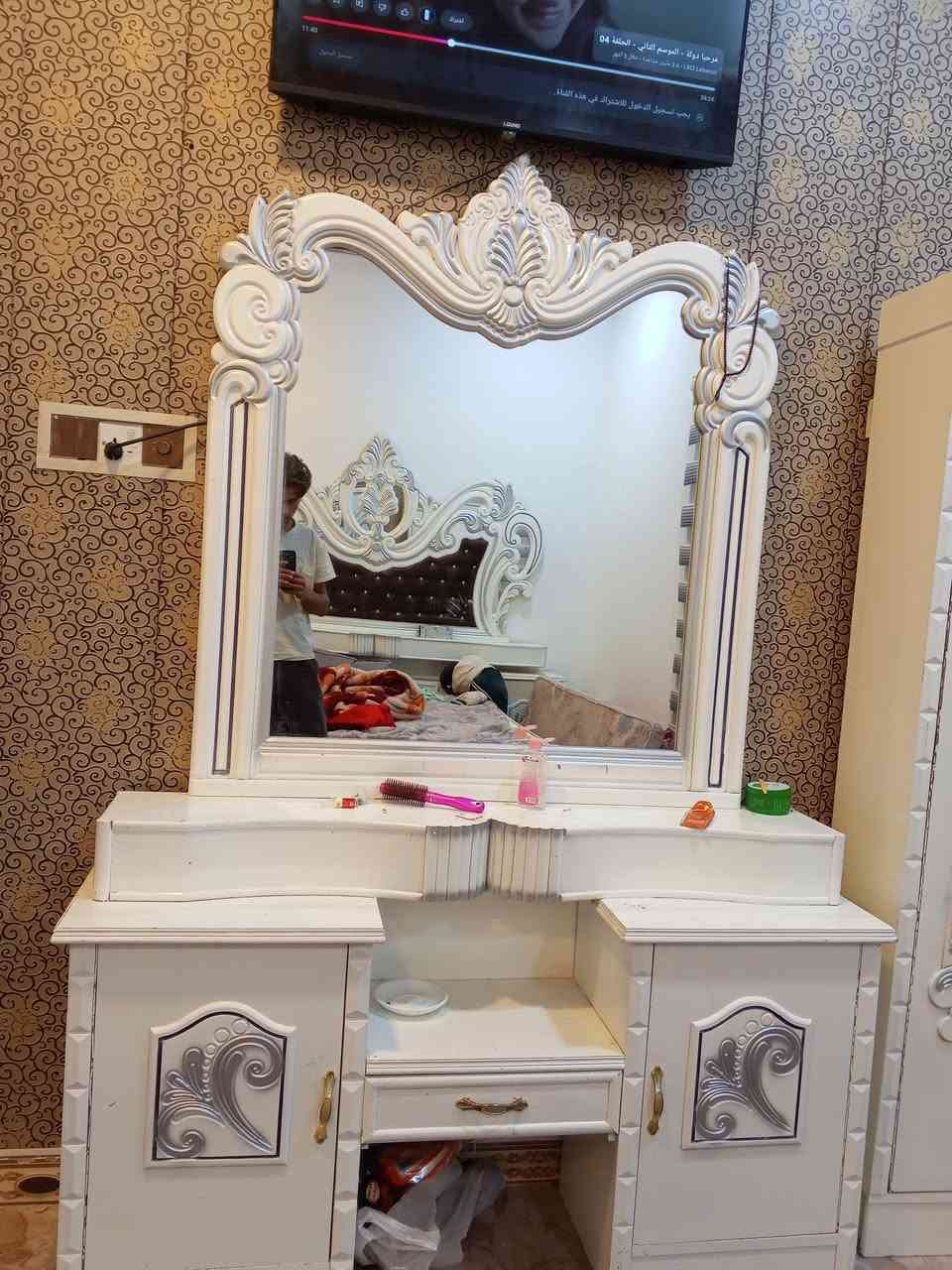 سلام عليكم غرفه انوم اللبيع تحتوي على مندر وغرفه كامله عشره قطع مكاني البصره ابو الخصيب رقم الهاتف *********** سعر خاص
