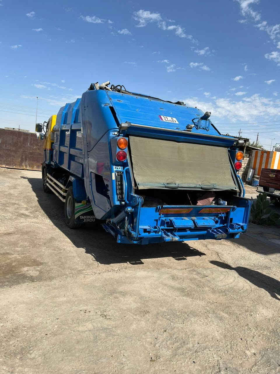 السلام عليكم هينو شيطان دخول جديد 2017رقم بصره باسمي تحويل ثاني يوم محرك 80 فول عادي 6سلندر 10مكعب رفع حاويات بلادي مكاني البصره القرنه ***********
