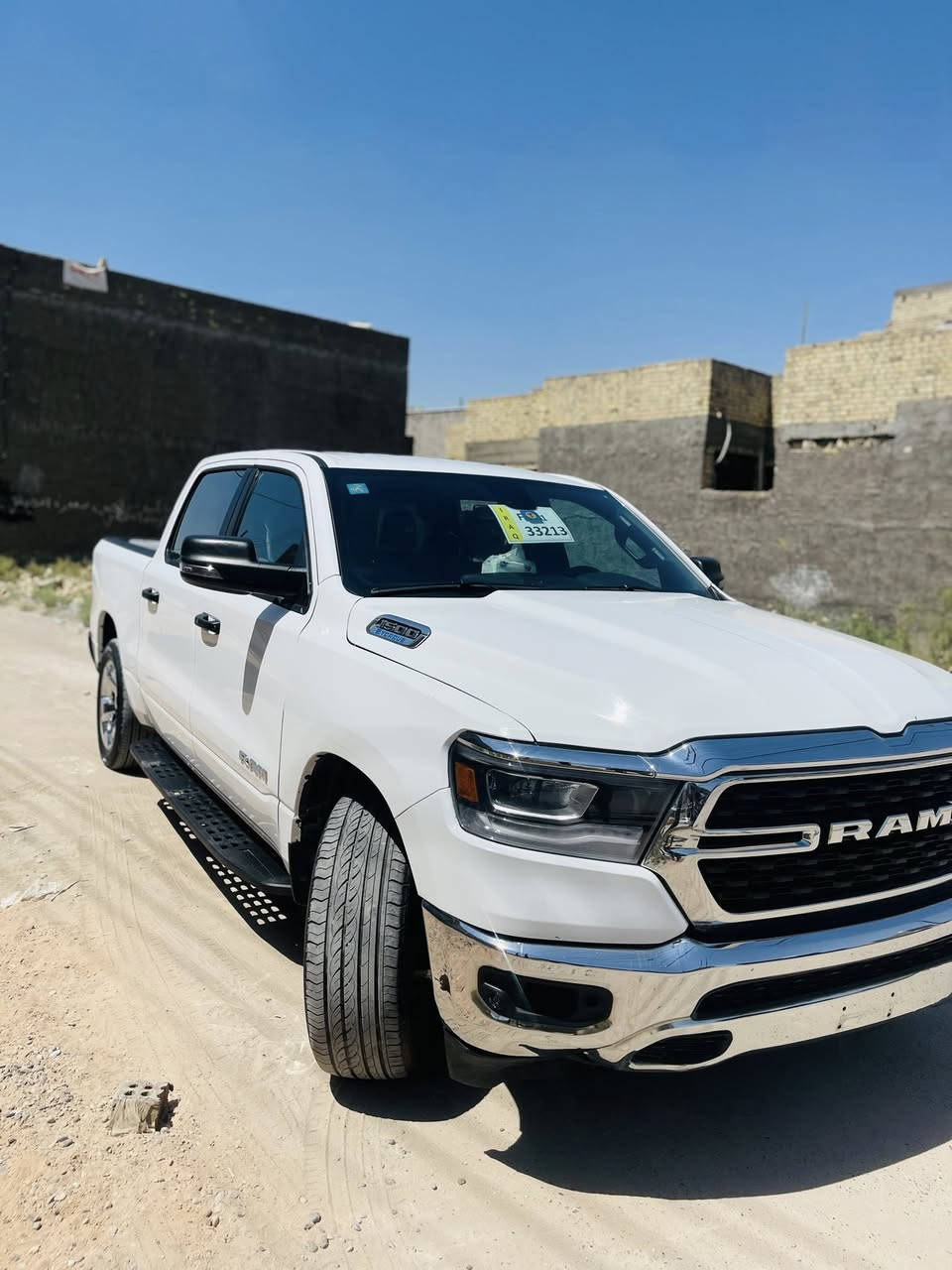 سلام عليكم
رام موديل ٢٤ 
نص فول باب طويل بدي قصير مواصفات بك هورن 
بدون حادث ولا ايرباك فقط سرقه جاملغ وبنيد 
محرك ٦ سلندر رقم بغداد الدولي الجديد هزه جديده تحويل ثاني يوم 
بيها تخم تاير جديد 
تغليف بدي بلكامل جديد 
تبريد شغال تدفئه شغاله 
مسجل شاشه 
تدفئة كشنات الاماميه 
تشغيل عن بعد 
السياره ماشيه ٣٥ 
صور الحادث موجوده 
وبيها سونار جديد قبل يوميين مسوي 

العنوان بغداد الدوره /*********** / السعر ٢٥٠ وبيها مجال
