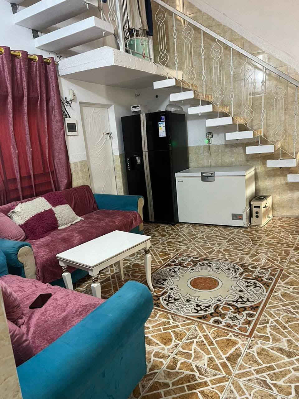 بيت للبيع منطقه الفلاحيه مقابل مدينة الأحلام مقابل ساحه خضراء المساحه 165متربناءعكاده نضيف جدا يحتوي على حمام عدد 2 وهول واستقبال ومطبخ غرفتين نوم مراسله أو اتصال على الرقم ***********
