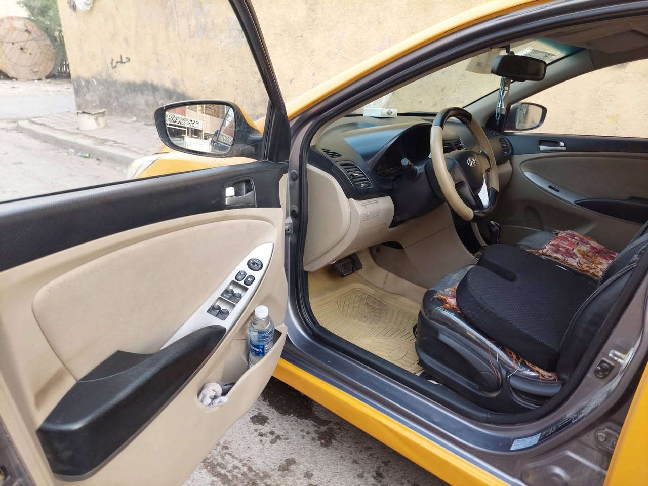 السلام عليكم اكسنت موديل 2016 اجرة للبيع مكينة وكير وتبريد واطارات وبطارية في حالة جيدة  حجم المكينة1400 مابيها اي  دوانز مصبوغة عام للجمالية مبدل جاملغ امامي جهة السايق 
السعر78 وبي مجال بسيط للاستفسار على الرقم  
*********** ومتواجد على النت
