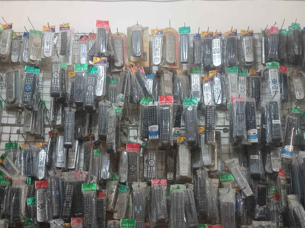 يعلن مركز القمه للموبايل
عن توفر لدينا جميع انواع الريموت البلازما والستلايت 
عنوان المحل بلدروز شارع المسعوديه اسم المحل القمه للموبايل 
ملاحظه يوجد خدمه توصيل محافظات 
بإدارة وإشراف
محمد ابراهيم      سيد حمزه سبتي النداوي


**إذا كنت صاحب هذا الإعلان وتريد حذفه لأي سبب، رجاءا أرسل رسالة إلى الدعم الفني**