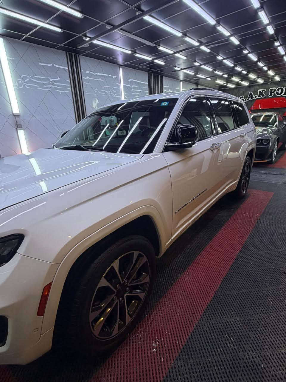 VIP 2021

* وارد أمريكي
* محرك V6 (6 سلندر)
* دفع رباعي (4WD)
* لون أبيض
* رقم بغداد
* السيارة باسمي
* ممشى 65 ألف

المواصفات:

* بانوراما
* إنارة محيطية
* تبريد وتدفئة للمقاعد
* مساج للمقاعد
* تبريد 3 مناطق
* تشغيل بصمة وتشغيل عن بُعد
* شاشة كبيرة مع Apple CarPlay و Android Auto
* كاميرا خلفية وحساسات أمامية وخلفية
* باب خلفي كهربائي
* مثبت سرعة
* ذاكرة للمقاعد
* نظام اختيار وضعيات القياده
***********

