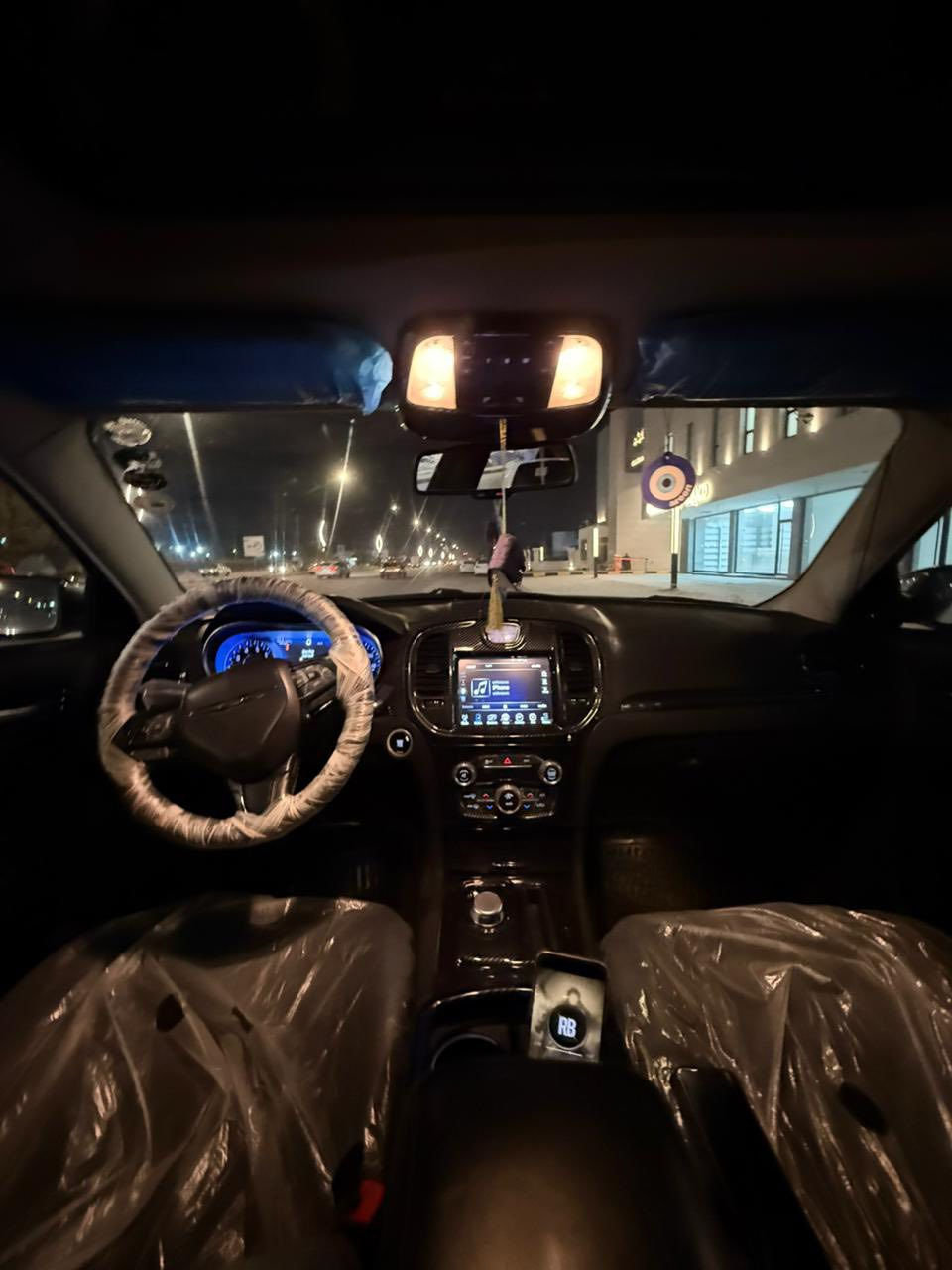 الموديل : 2016  . (كندي) . 📦

العداد : 1. 100000ميل ✅
              ✅
المحرك : V6 . 3.6L .  : 3. 

 
المواصفات :🔥
* پانوراما . 
*. 
* . 
* . 
* مصابيح امامية زنون مع LED . 
* ويل قياس 18 مكسكي  أنج . 
* حساسات خلفية . 
* شاشه كبيرة مع نظام ملاحة نفكيشن GPS .
* سستم صوت الپاين مع سماعات بريميوم .
* مقصورة الركاب من الجلد الفاخر .  
* المقاعد الأمامية كهربائية . 
* ذاكرة لحفظ وضعيات الجلوس (ميموري) . 
* مقاعد أمامية تبريد وتدفئة . 
* مقاعد خلفية تدفئة . 
* تشغيل عن بعد . 
* ستيرن كهربائي . 
* تدفئة ستيرن . 
* محدد سرعة . 
* تلفون بلوتوث . 
* كاميرا خلفية .
* مرايا متحسسة للاضاءة العالية .
 . 
* دخول ذكي (بصمة) .
  

⚠️

الرقم  دهوك بسمي تحويل مباشر او وكالة 
مكان السيارة 📍دوانيه ***********
