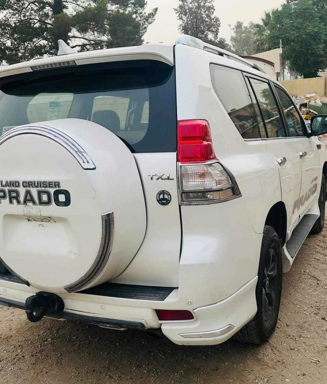 برادو 2011 محدث 17
 والبجم الأصلي يجي وياها محرك اربعة سلندر 2700 محرك مفتوح  بيها بارد بالجاملغ الخلفي  تايرات جديده صدر نظيف والسيارة بدون صبغ ثلاث مقاعد وتبريد مركزي سبعة راكب وغرفتها نظيفة ودفع رباعي
سنويه باسمي جديده تحويل او وكاله 

مكانه كركوك
السعر 230 بي مجال بسيط
*********** كركوك, العراق
